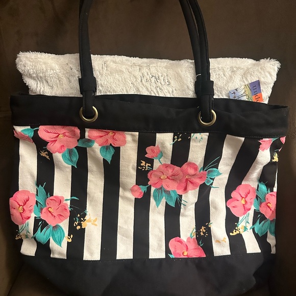 NWT Large Tote Bag - Picture 2 of 6